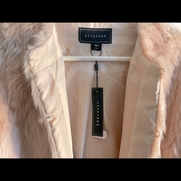 NEW Metaphor Soft Pink Faux Fur Coat. Size Medium. Make An Offer. - Picture 8 of 9